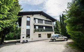 Apartmenthouse 